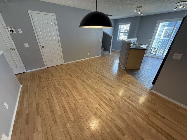 8304 - 8304 11 Ave Sw - Photo 6 of 33