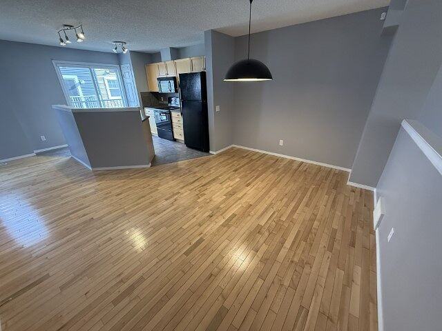 8304 - 8304 11 Ave Sw - Photo 7 of 33