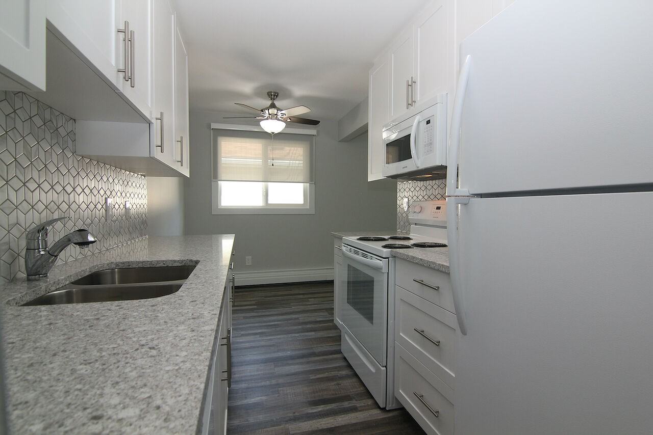 8544 84 Ave Nw - Photo 3 of 34