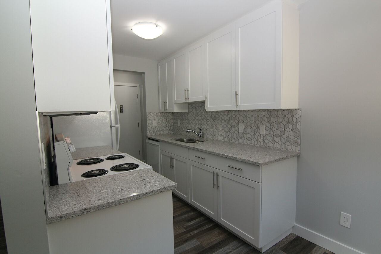 8544 84 Ave Nw - Photo 6 of 34