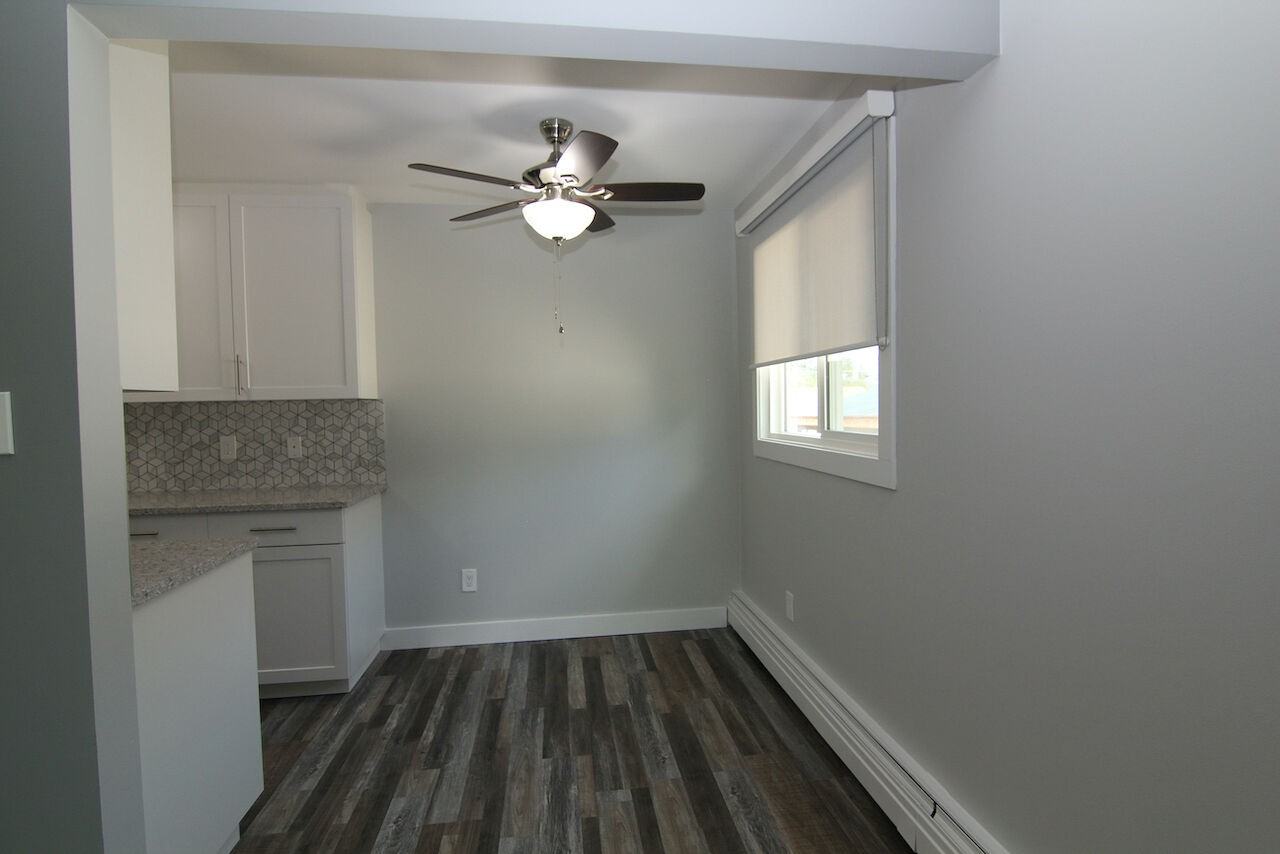 8544 84 Ave Nw - Photo 7 of 34