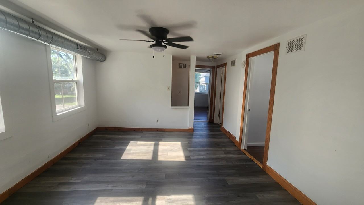 40 W Howard Ave Uppr - Photo 2 of 11