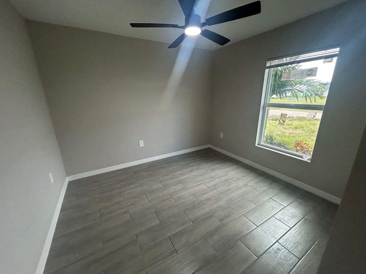 1017 Ne 44th St - Photo 2 of 9
