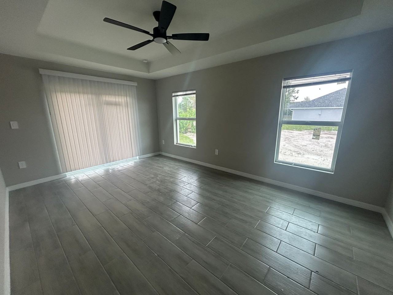 1017 Ne 44th St - Photo 3 of 9