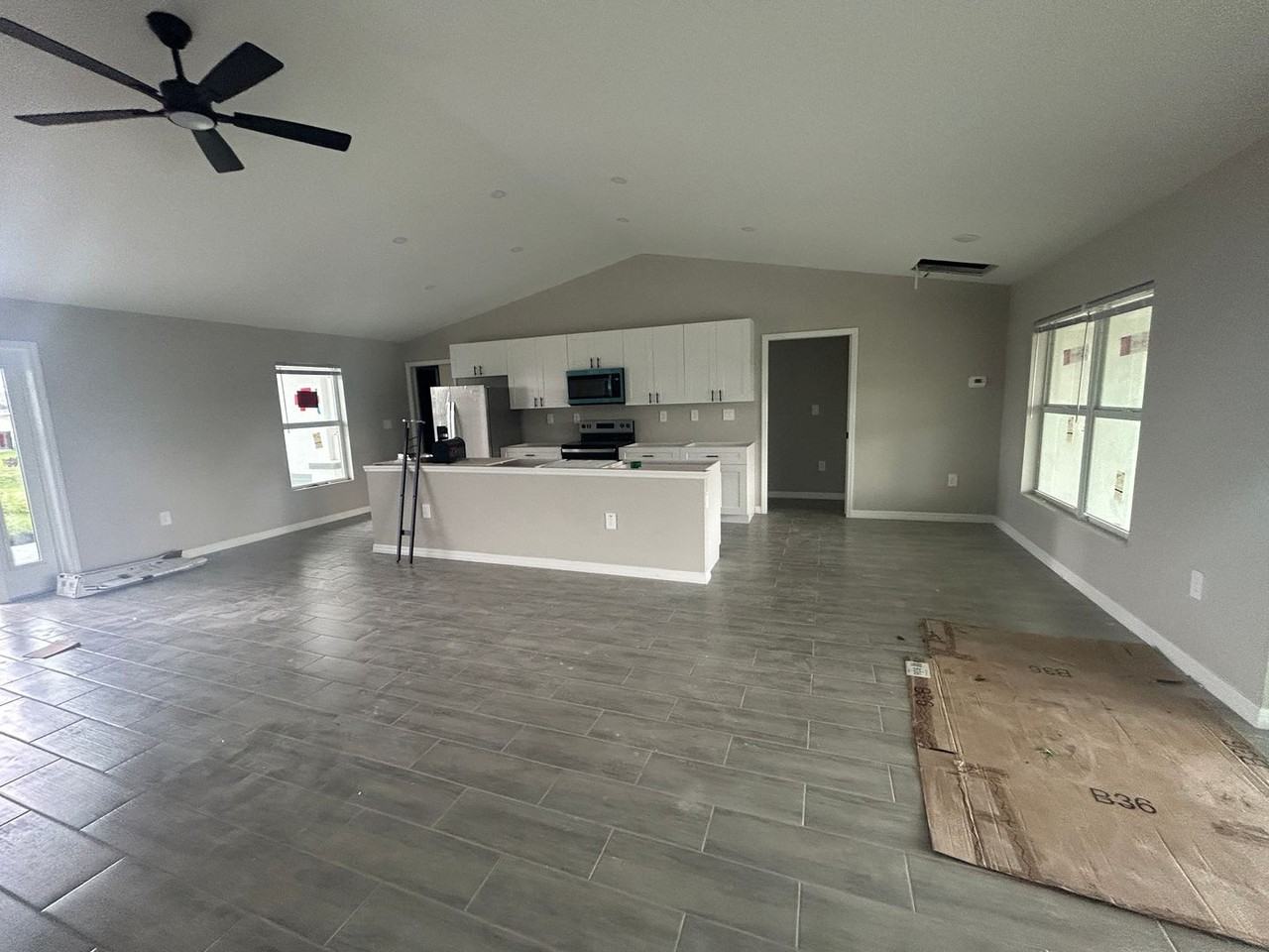 1017 Ne 44th St - Photo 4 of 9