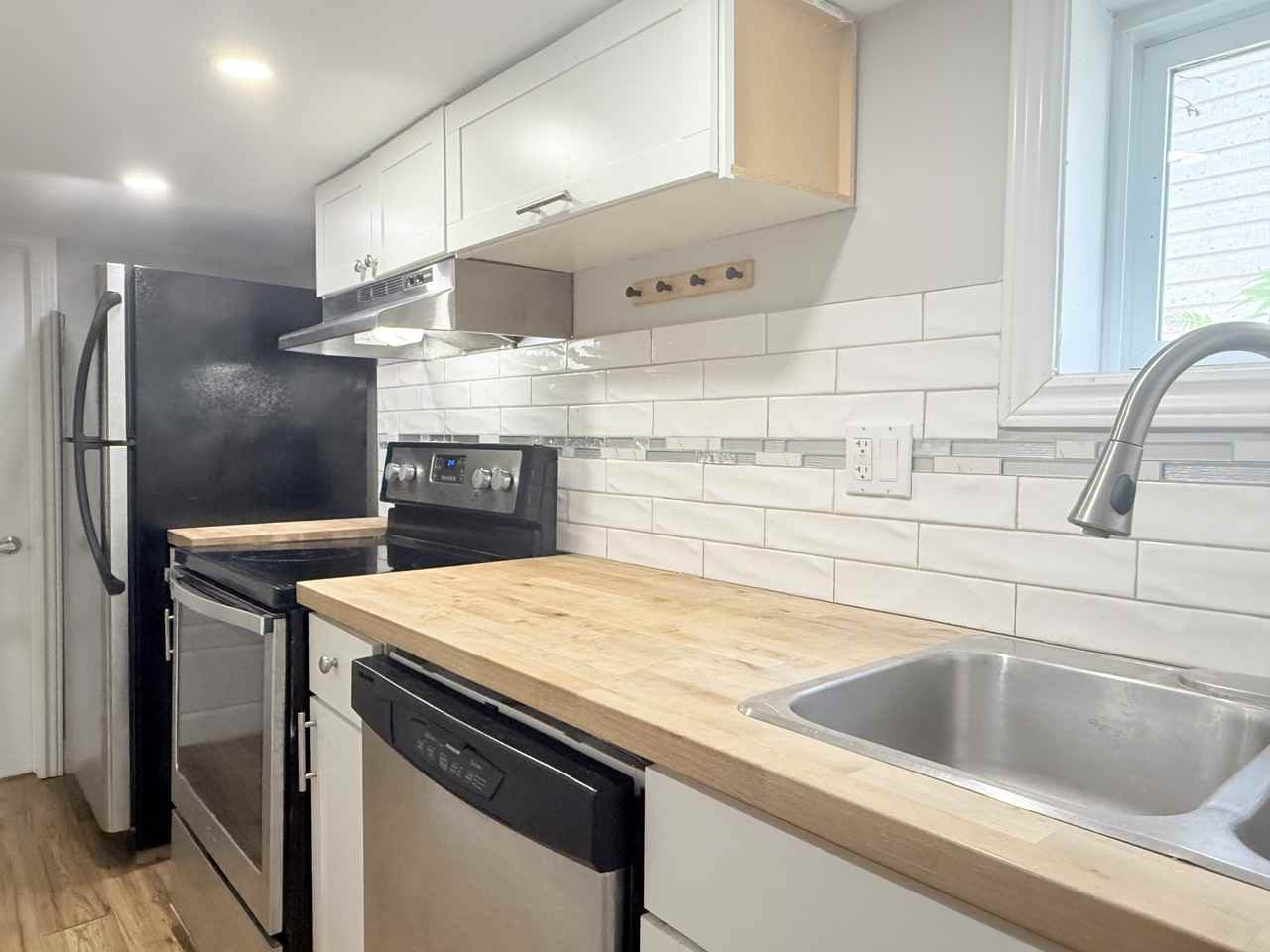 1396 Lillian Ave Lowr - Photo 2 of 12