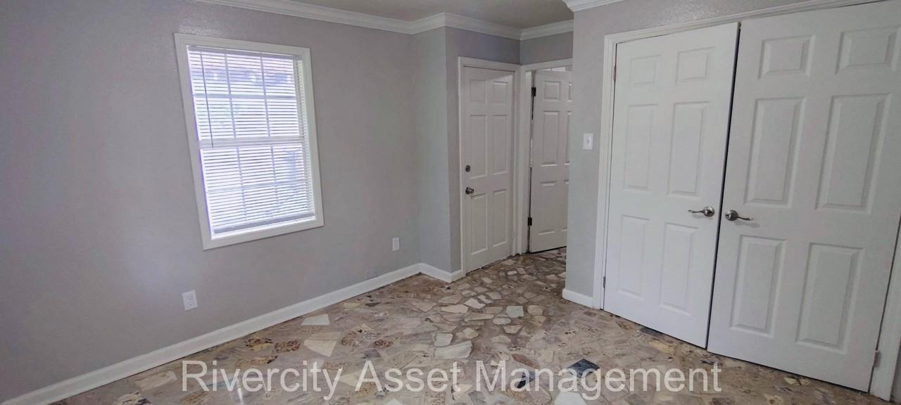 2198 Lyon Ave #2198 - Photo 3 of 6