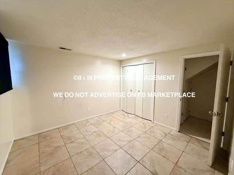 7801 N Oregon Ave #1 - Photo 6 of 9