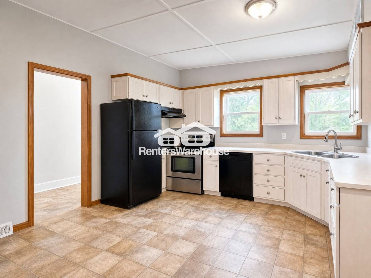 745 21st St - Photo 3 of 22