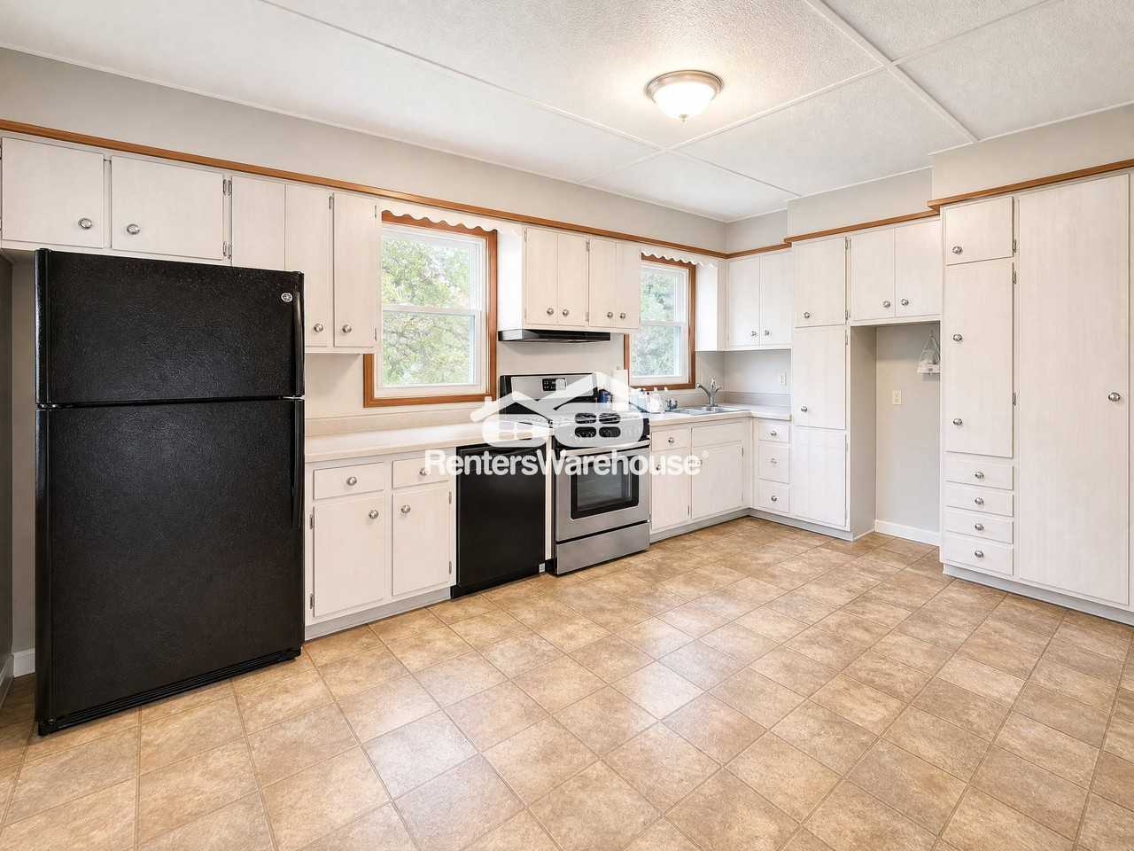745 21st St - Photo 4 of 22