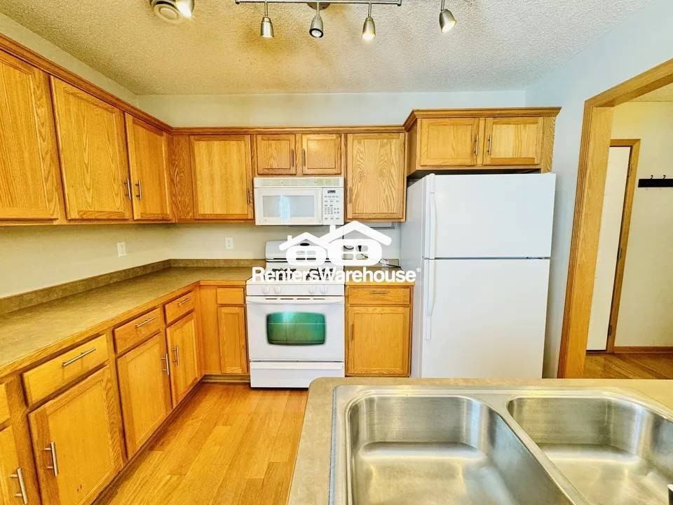 6205 32nd Ave N - Photo 3 of 31