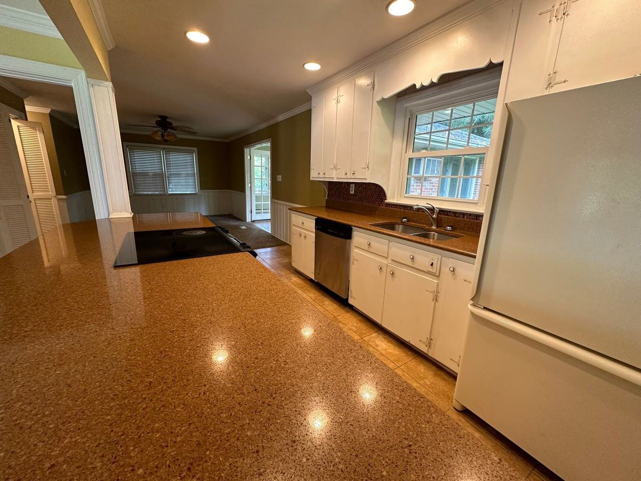 1601 Hopkins Dr - Photo 5 of 17