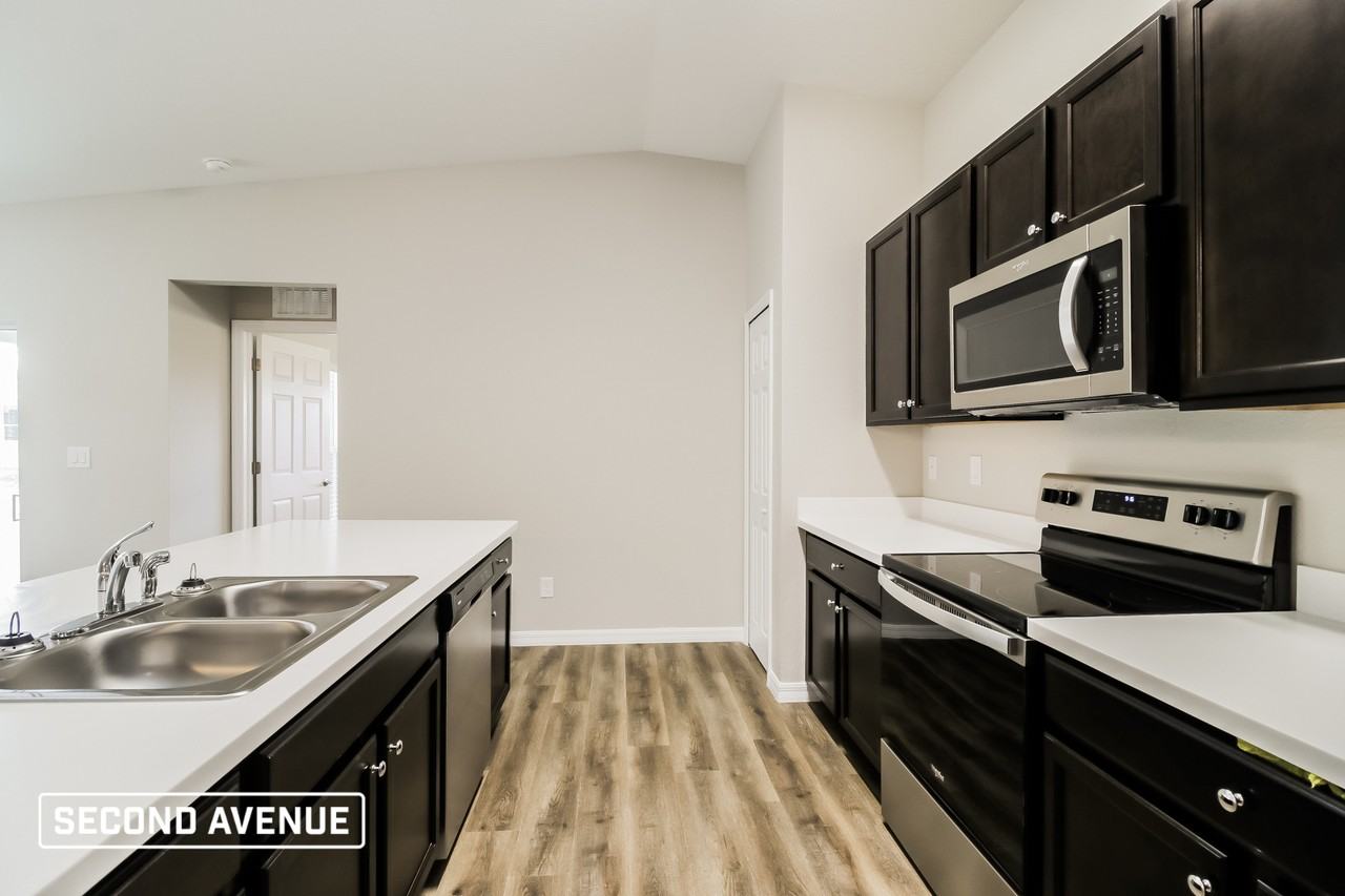 438 Reading St - Photo 2 of 19
