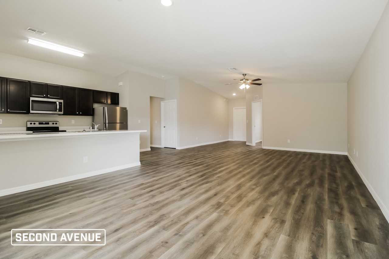 438 Reading St - Photo 6 of 19