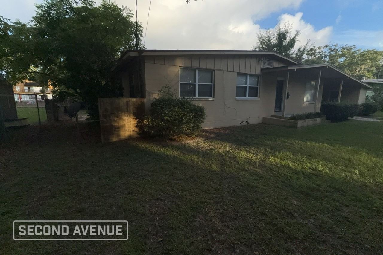 1320 Bretta St - Photo 2 of 13