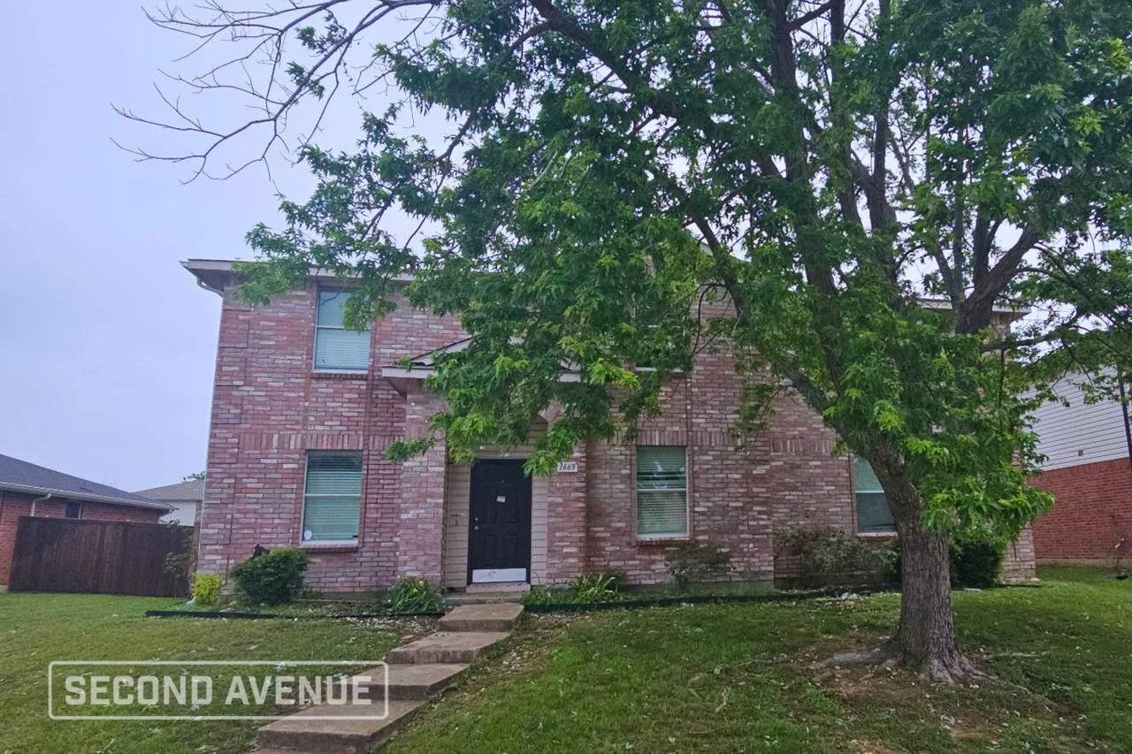 1669 Hickory Creek Ln - Photo 2 of 5