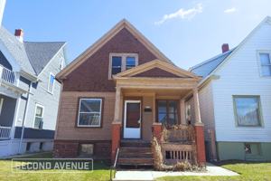 featured image of 3138 N Holton St