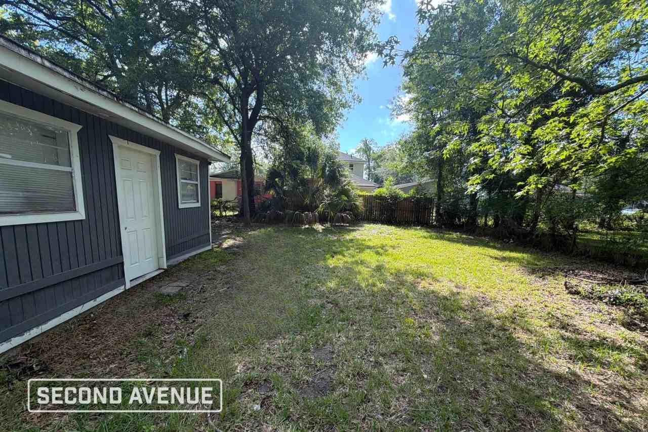 1952 W 11th St - Photo 3 of 6
