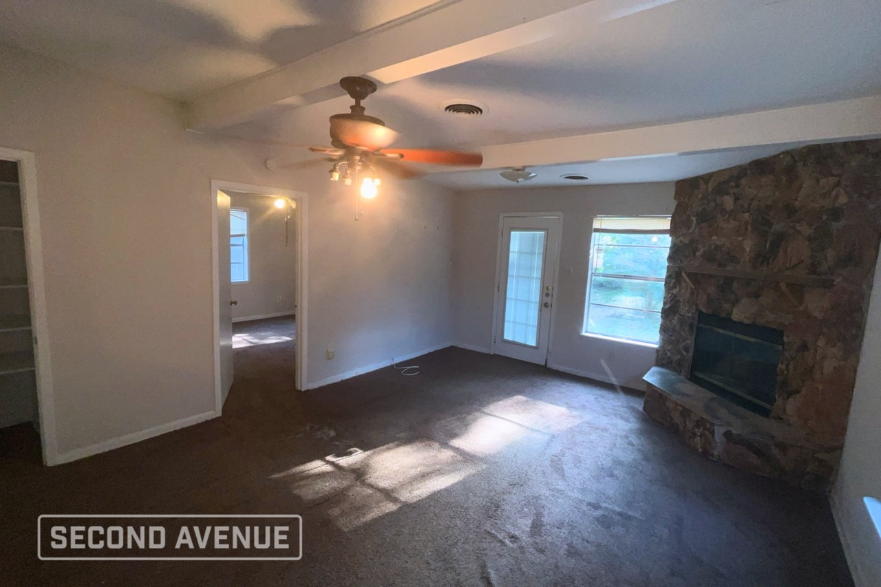 1803 Robinson St - Photo 2 of 12