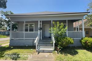featured image of 1456 W 7th St