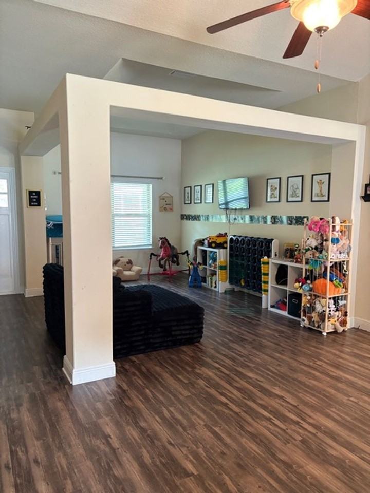 6023 Trestle St - Photo 3 of 10