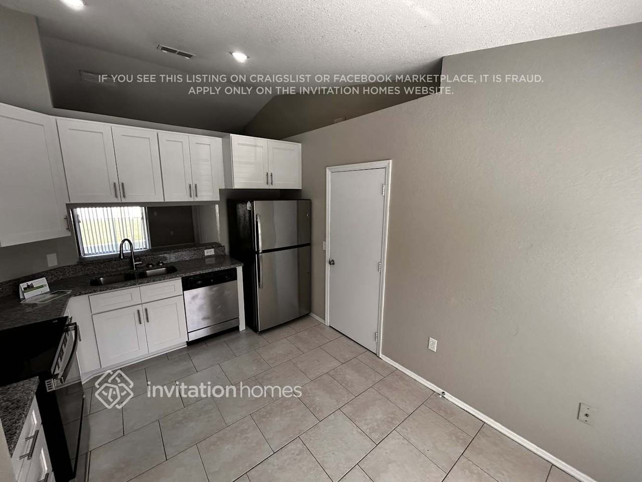 8425 Split Creek Cir - Photo 4 of 16