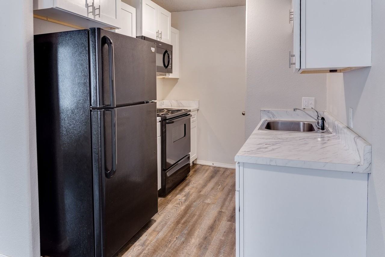 LJM-D Street Apartments (10 Units) - Photo 2 of 6