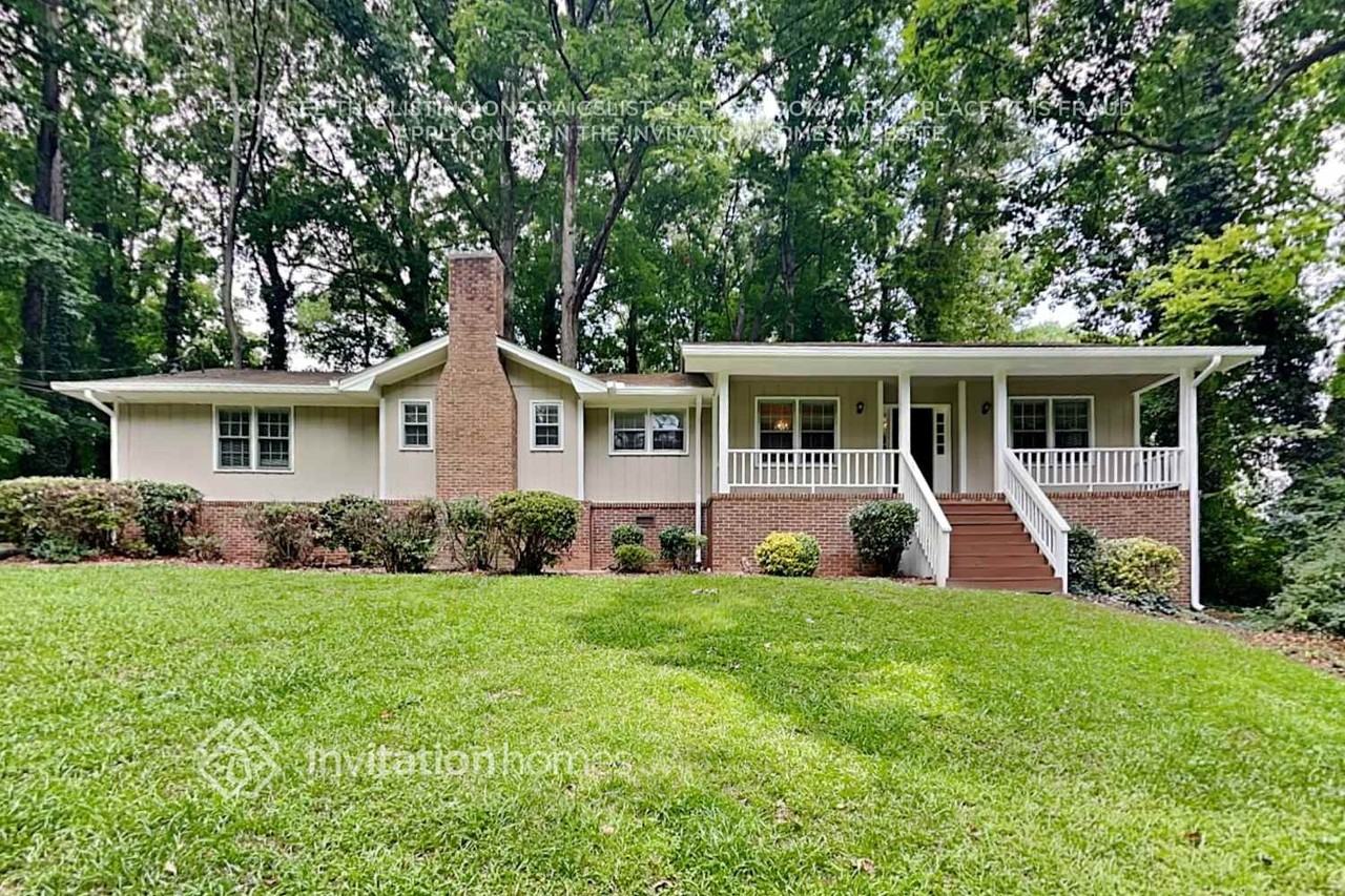 3158 Larkspur Cir - Photo 2 of 22
