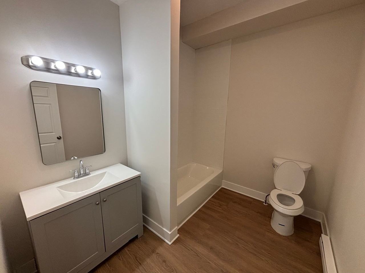 1031 W Hamilton St - Photo 2 of 10