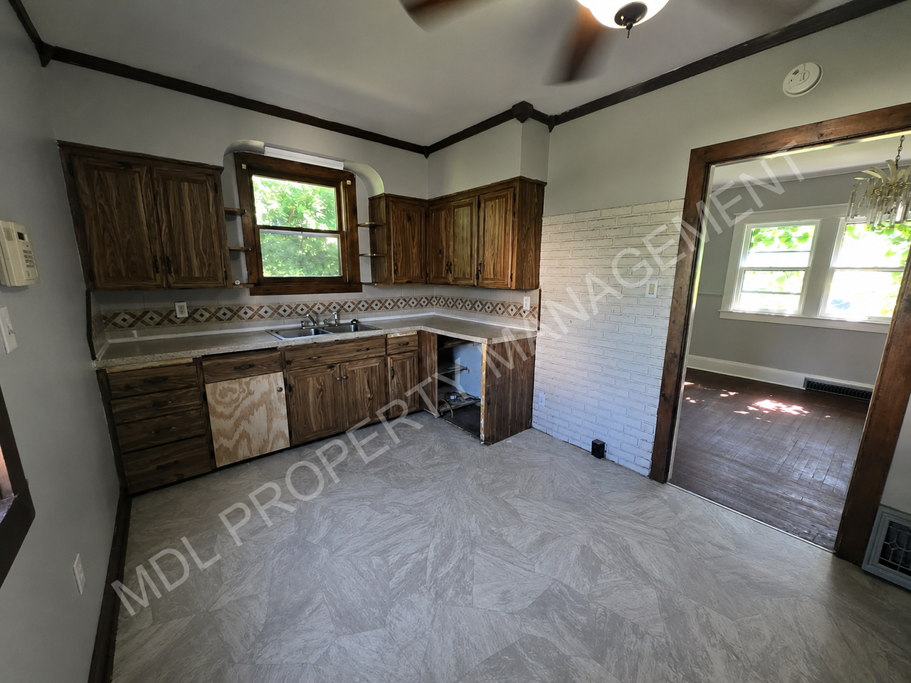 1814 Congress Ave - Photo 3 of 10