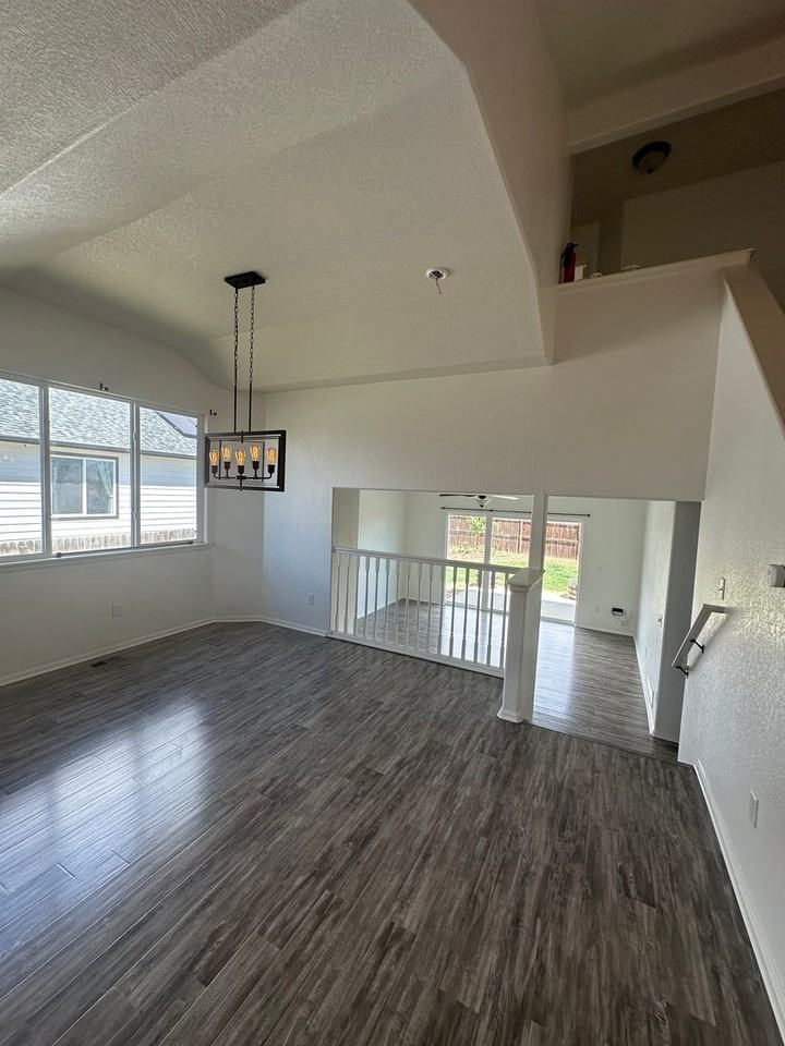 301 W Cottonwood St - Photo 4 of 19
