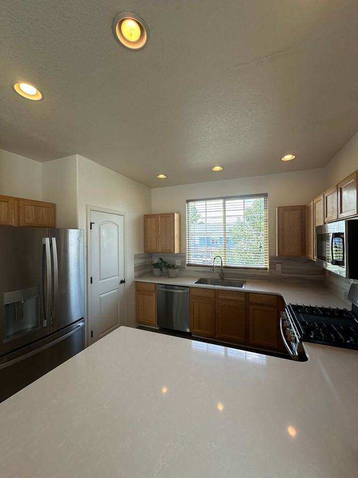 301 W Cottonwood St - Photo 6 of 19