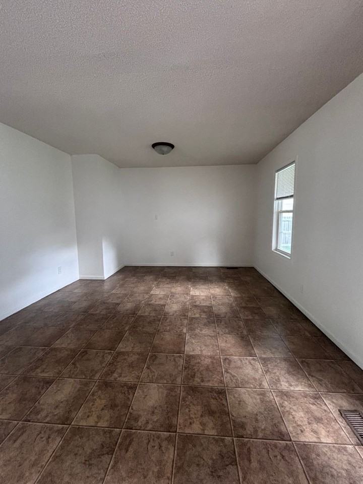 127 17th St Se - Photo 5 of 15