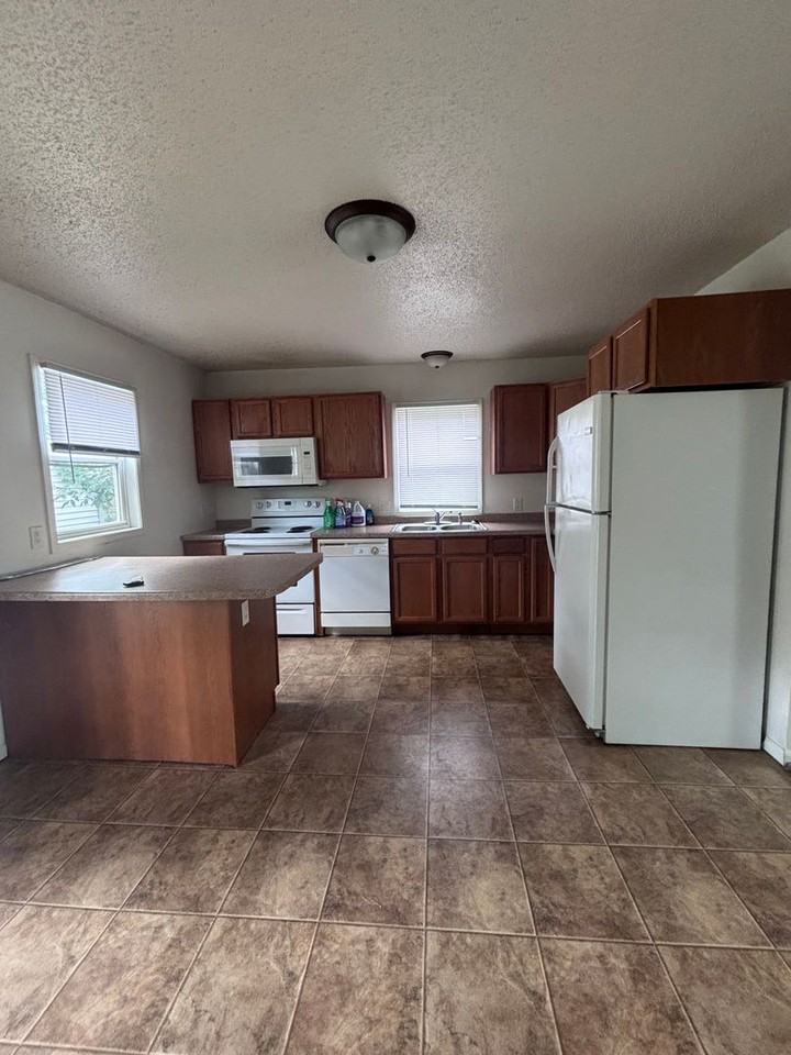 127 17th St Se - Photo 6 of 15