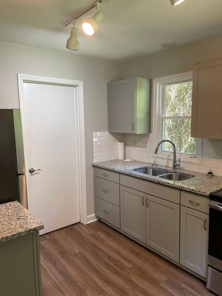272 Hedgecock Ave - Photo 7 of 11