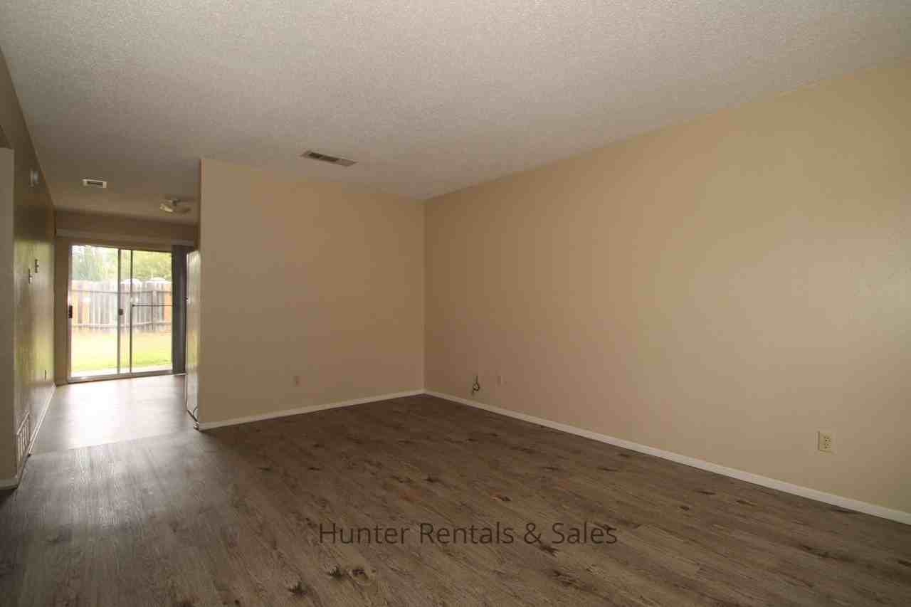1604 Cedarhill Dr Apt A - Photo 4 of 14