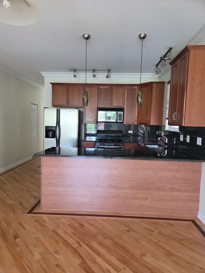 2647 W Haddon Ave - Photo 3 of 11