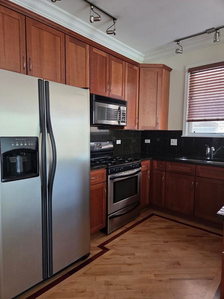 2647 W Haddon Ave - Photo 4 of 11
