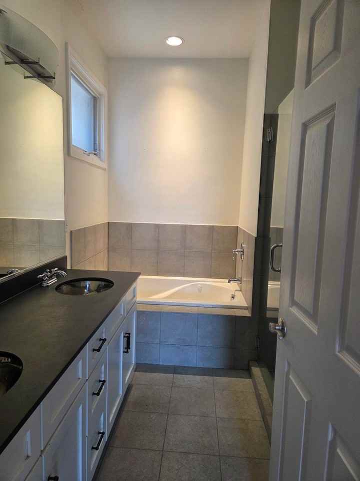 2647 W Haddon Ave - Photo 7 of 11