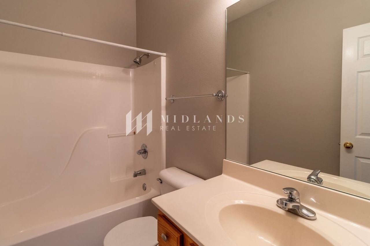 1007 Woodview Dr - Photo 4 of 20