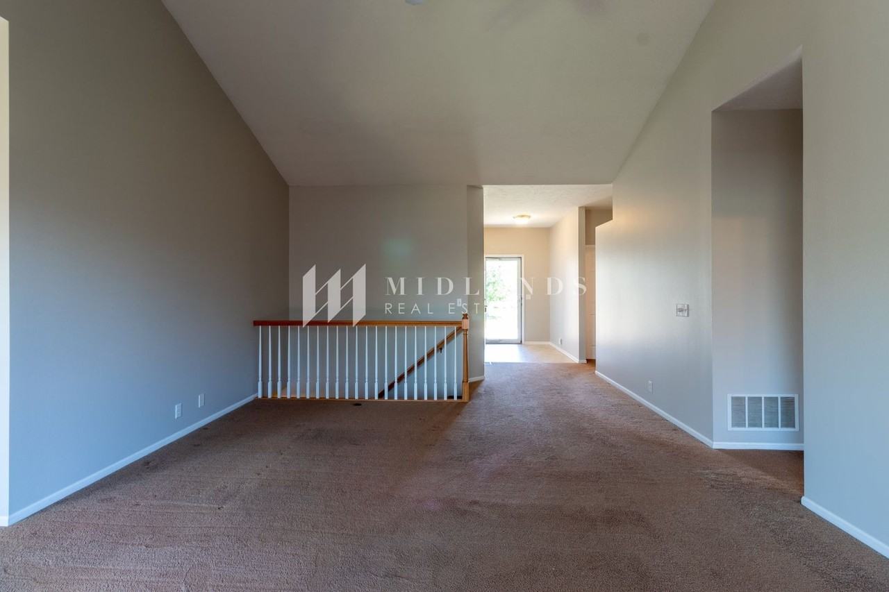 1007 Woodview Dr - Photo 6 of 20