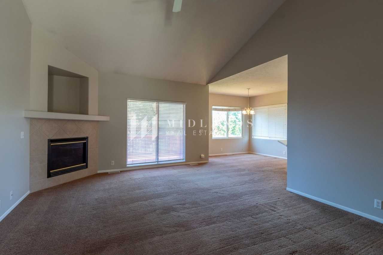 1007 Woodview Dr - Photo 5 of 20