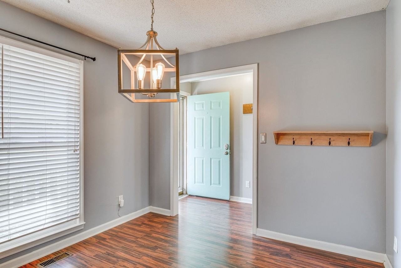 1737 Crestview Dr - Photo 4 of 19