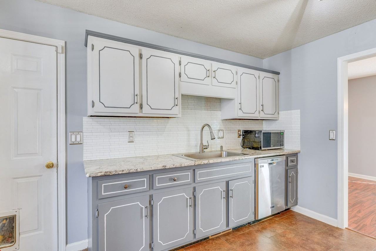 1737 Crestview Dr - Photo 6 of 19
