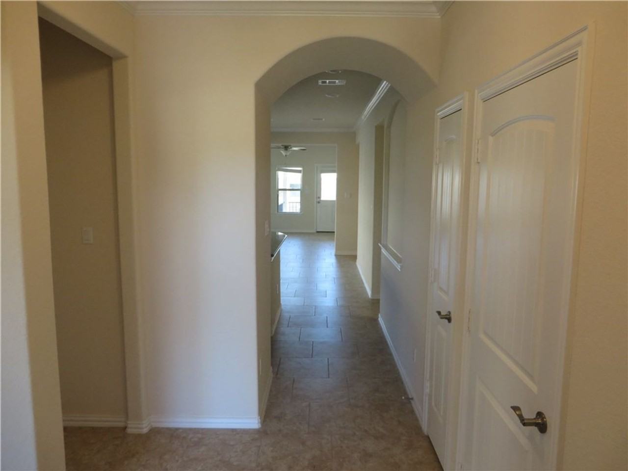 1220 Gaviota Ln - Photo 2 of 17