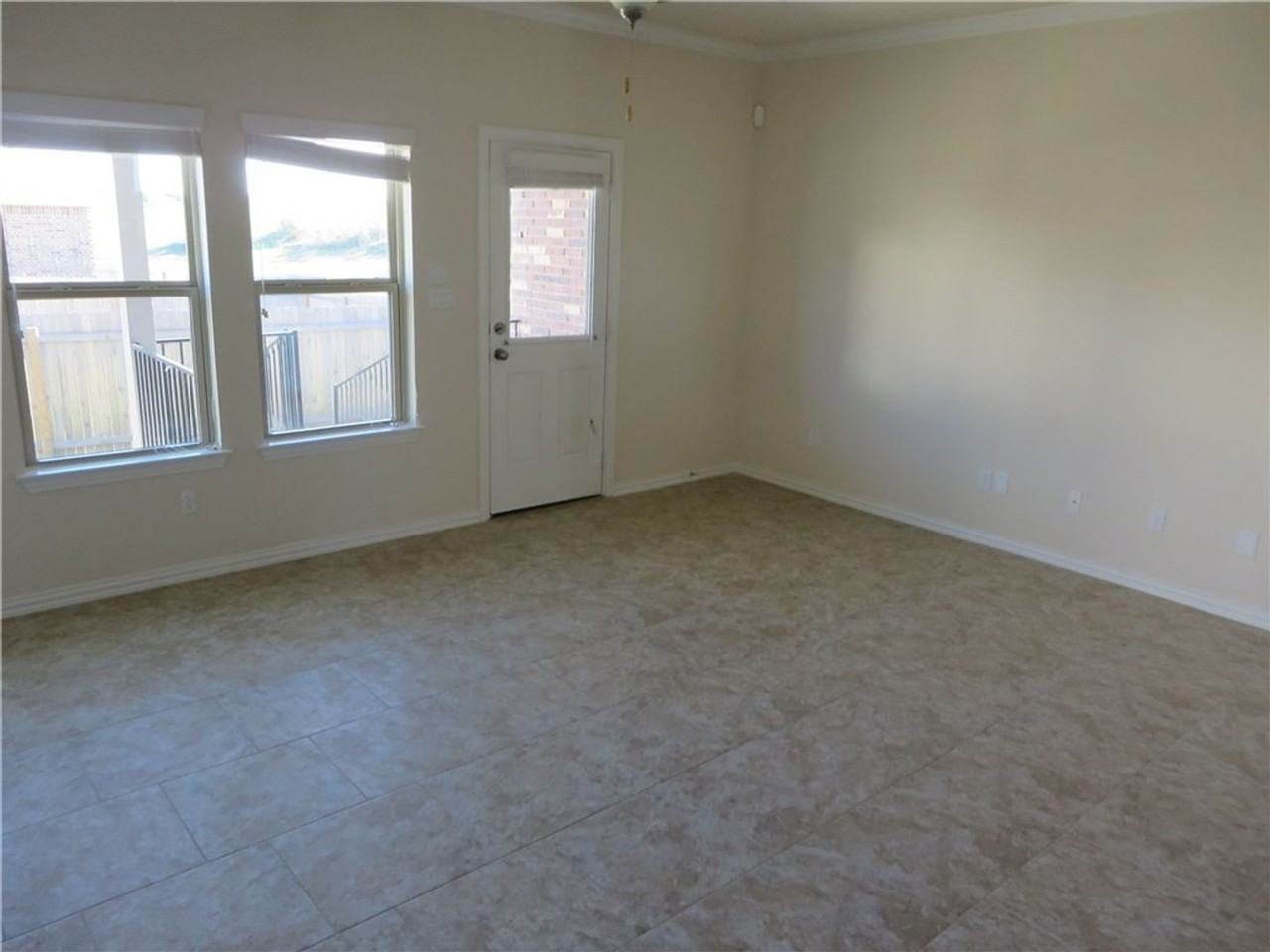 1220 Gaviota Ln - Photo 6 of 17