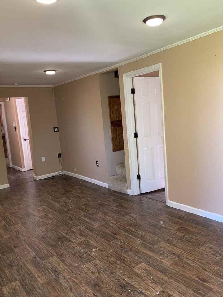2543 W Water St - Photo 2 of 8