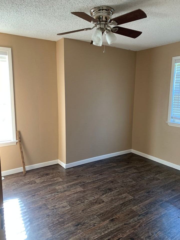 2543 W Water St - Photo 4 of 8