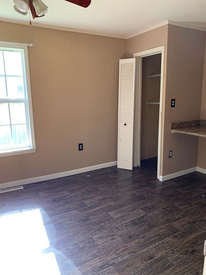 2543 W Water St - Photo 5 of 8
