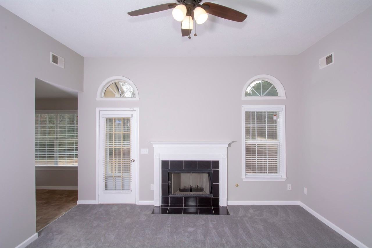 132 Chariot Dr - Photo 3 of 12